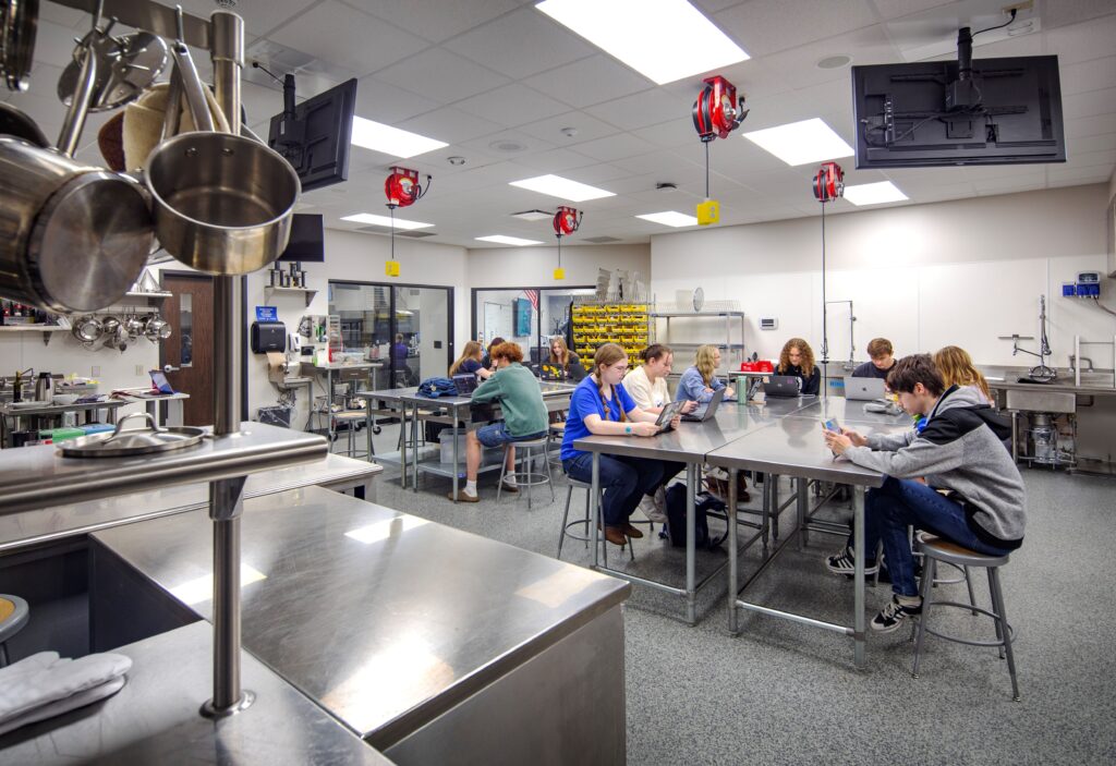 Culinary lab with students working at the tables